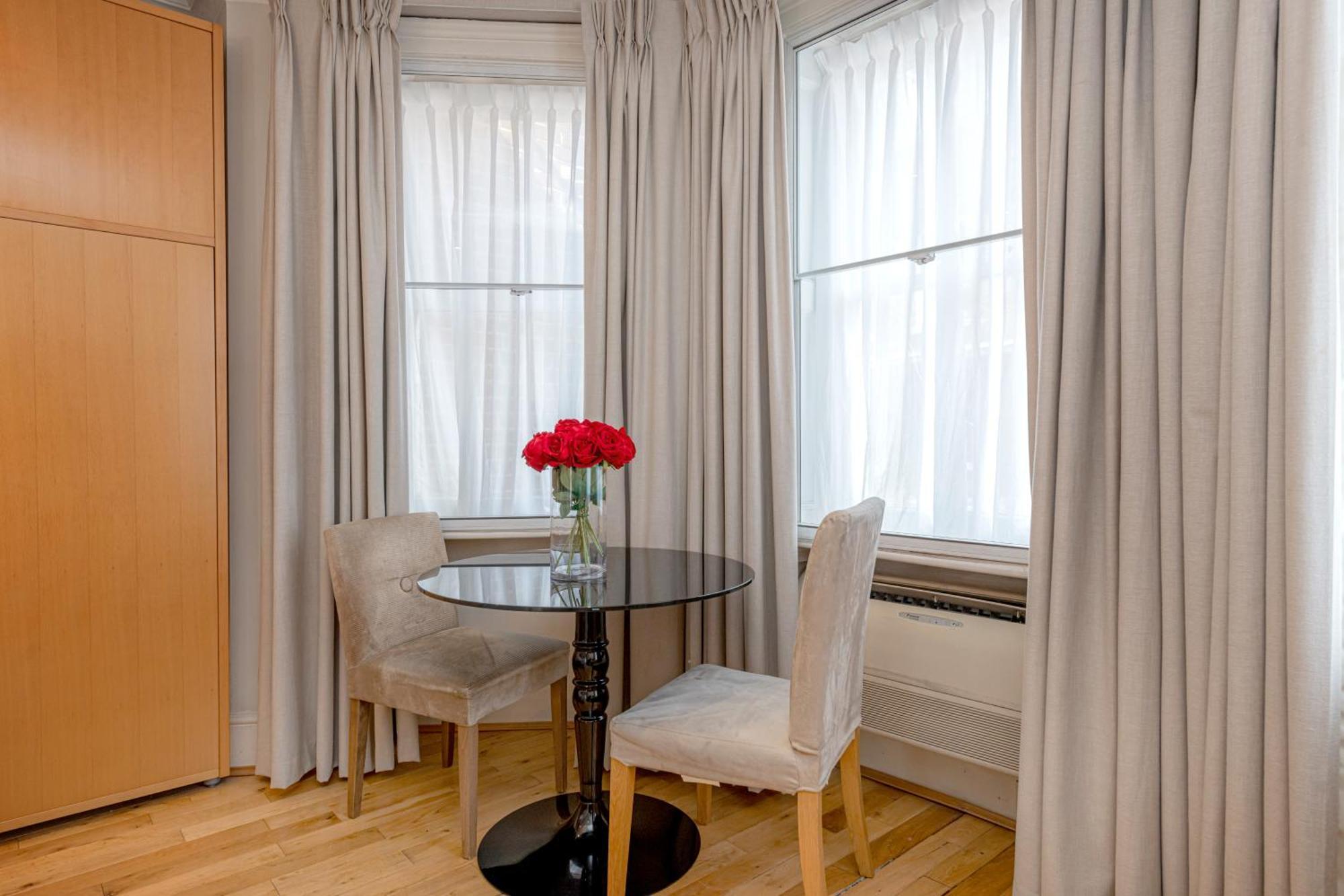 17 Hertford Street Лондон Экстерьер фото