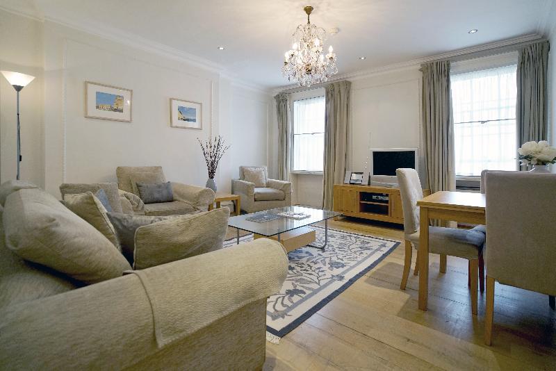 17 Hertford Street Лондон Экстерьер фото
